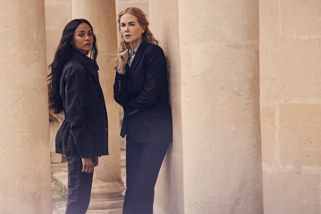 Zoe Saldana and Nicole Kidman, what's going on with this two-shot?