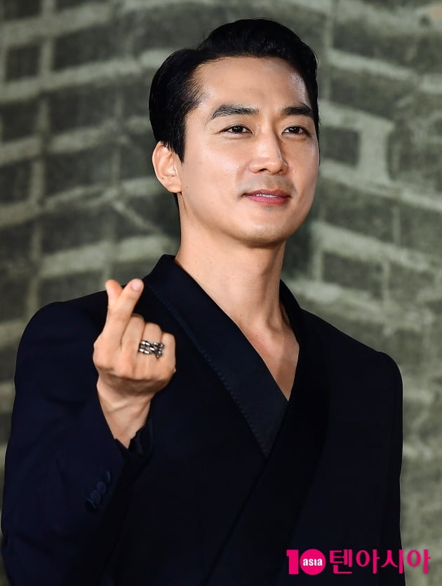 48-year-old Song Seung-heon and Kim Woo-bin are addicted to ‘selfies’