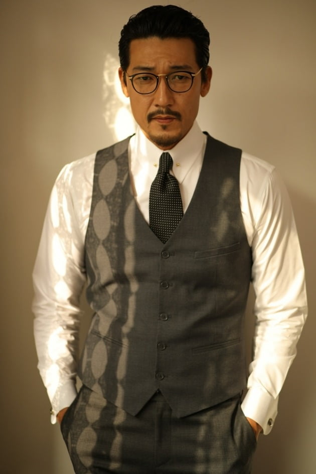 'Paper Moon' Jeong Gong-hwan "I will do 100 works by the age of 70"