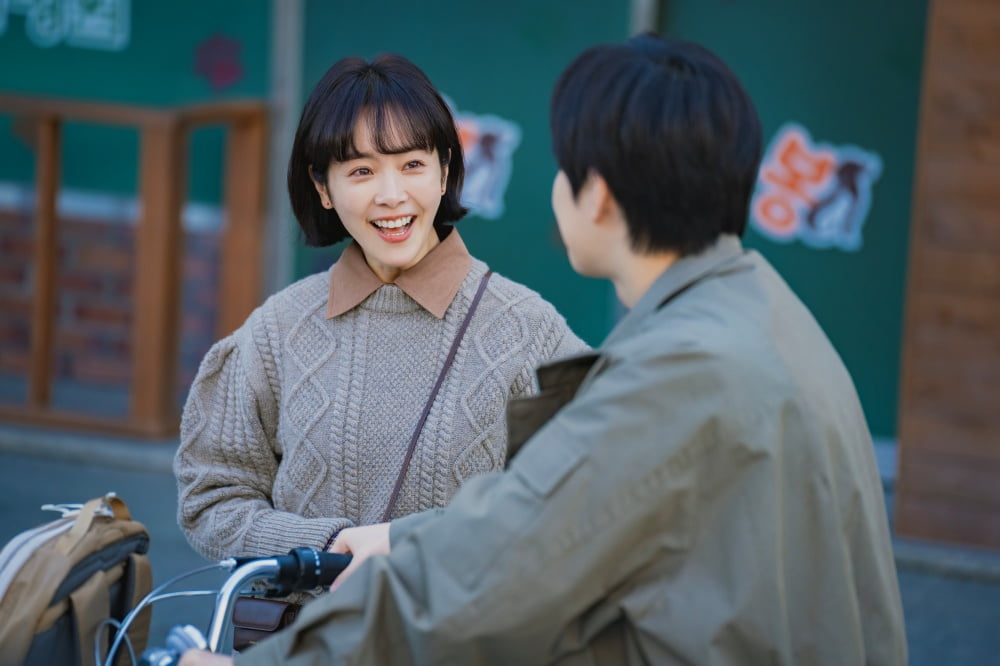 Han Ji-min goes on a bicycle date with EXO Suho, whom she fell in love with at first sight