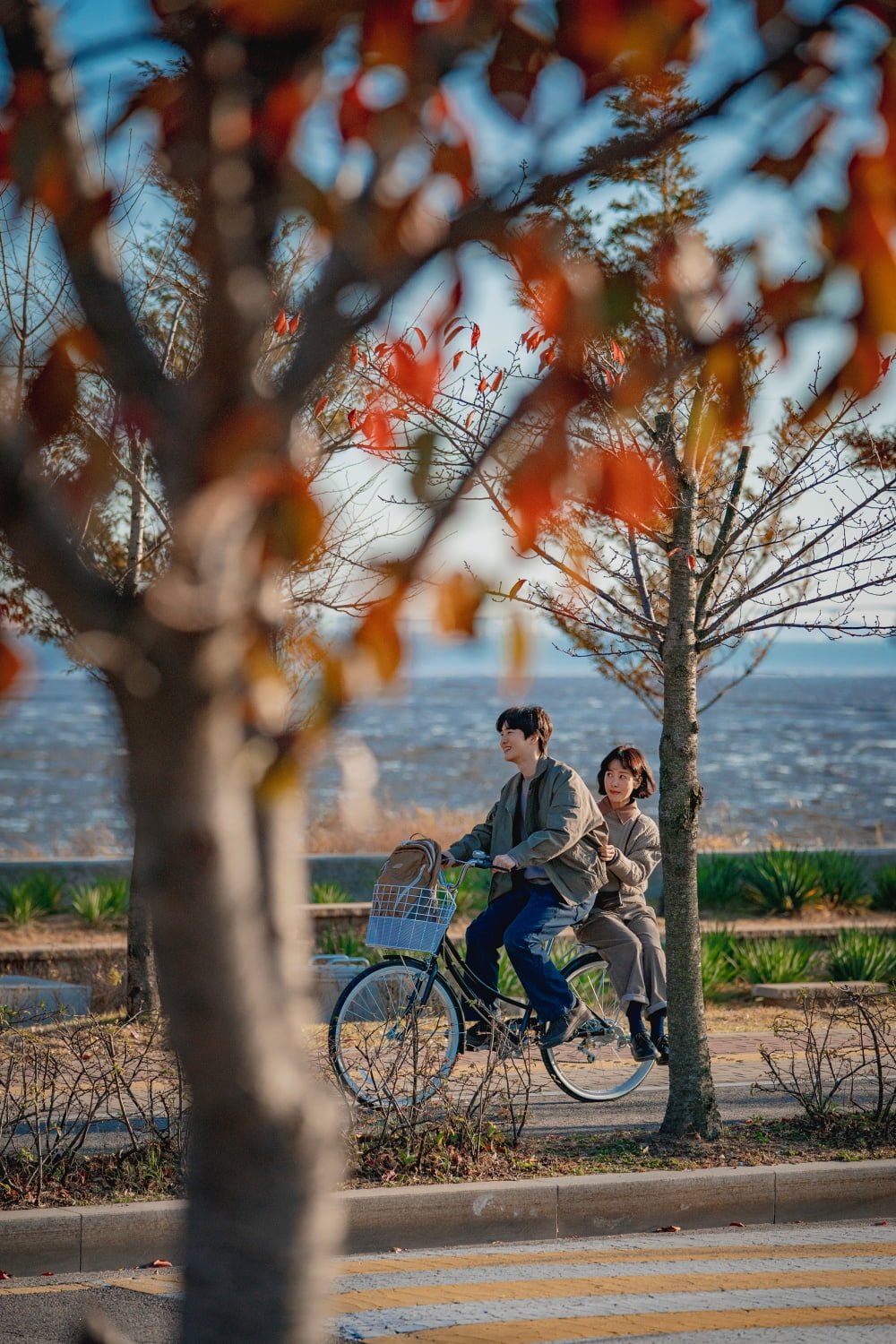 Han Ji-min goes on a bicycle date with EXO Suho, whom she fell in love with at first sight