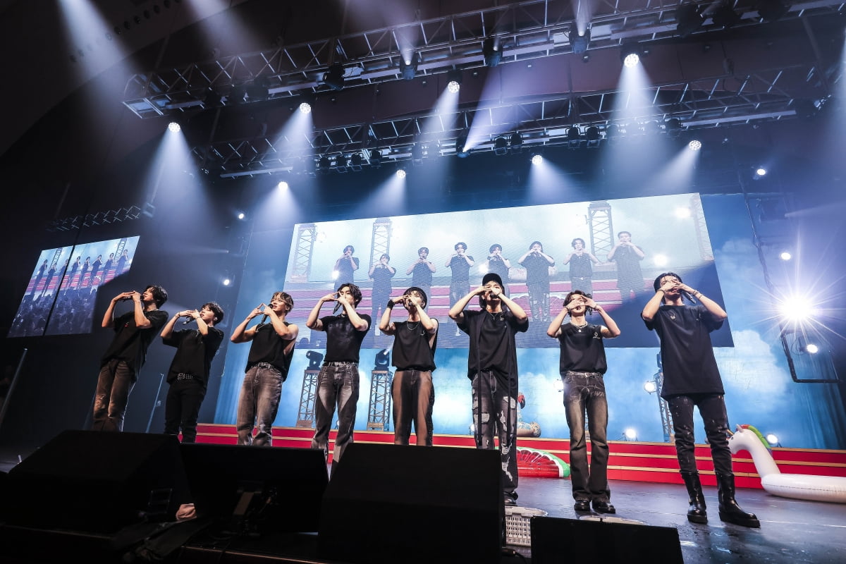 Group Pentagon successfully completes solo concert in Japan