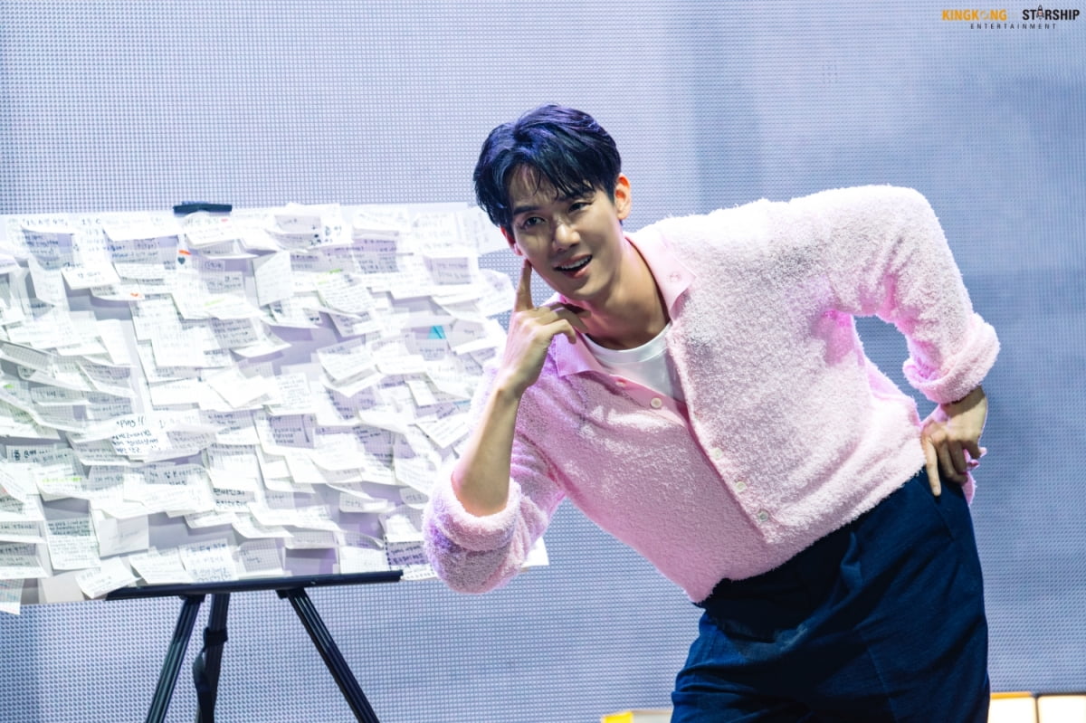 Yoo Yeon-seok, Mido and Parasol support fire at 20th anniversary fan meeting
