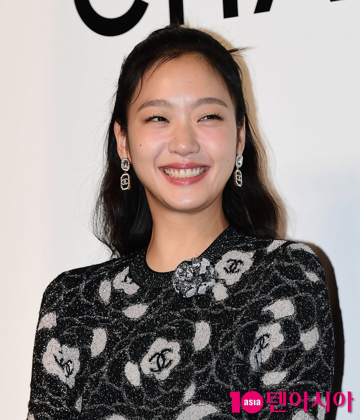 Kim Go-eun, a doll that failed so well... Lovely charm 