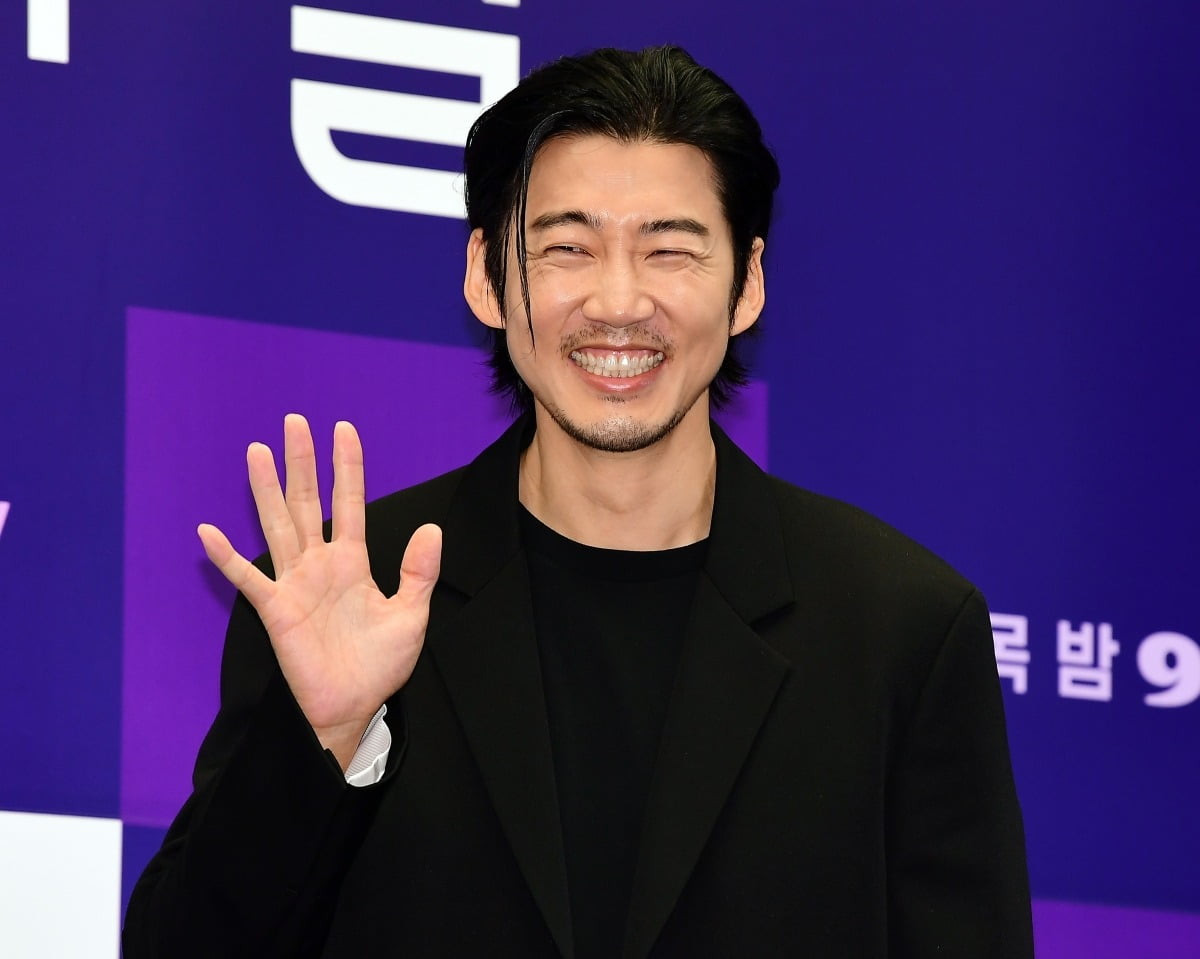 Actor Yoon Kye-sang says, “This is my first time playing a father. While filming, I thought about having a daughter.”