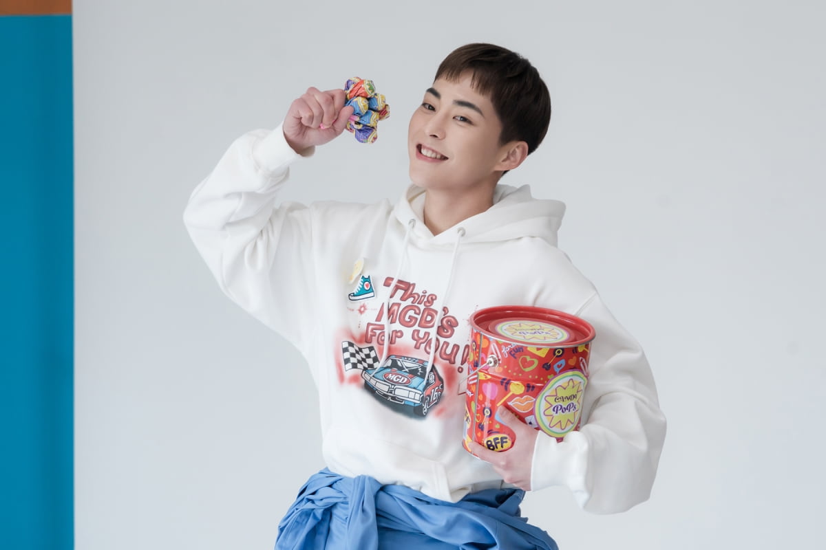 EXO Xiumin, from idol to supermarket cashier