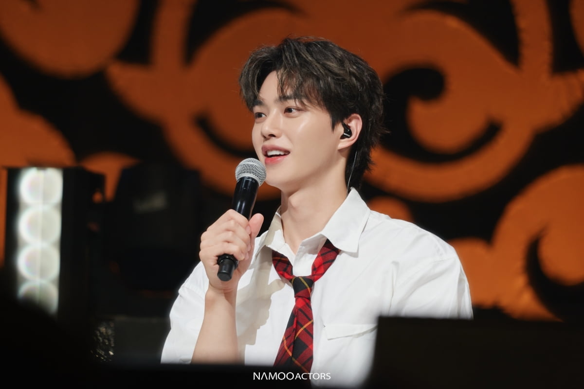 Song Kang successfully completes fan meeting in Japan