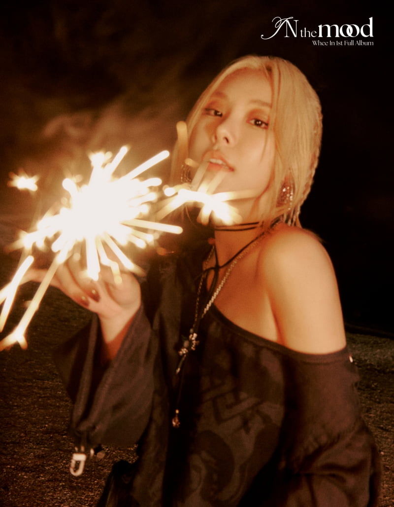 Wheein, ‘sexy charisma’ in front of fireworks