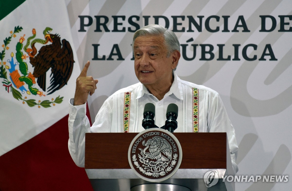 '남미 순방' 멕시코 대통령 "페루 영공 안 지나갈 것"…이유는