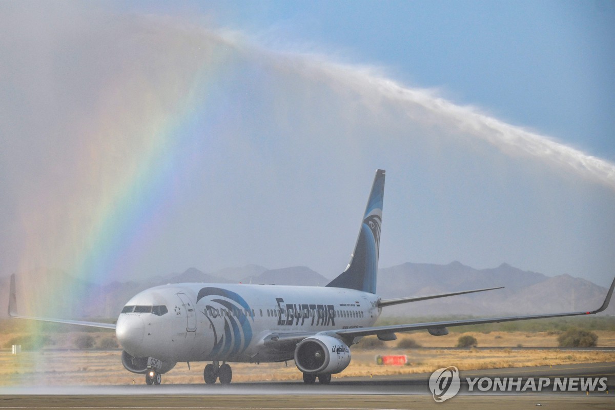 이집트항공, 군벌 무력분쟁 수단에 첫 민간항공기 운항