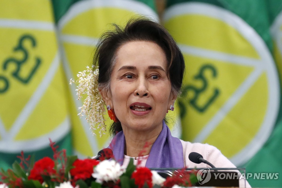"가택연금설 미얀마 아웅산 수치, 다시 교도소 독방으로"