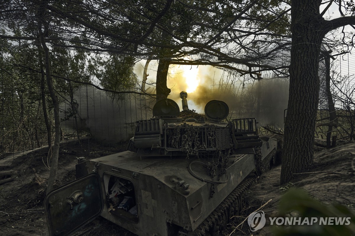 "북한에 손 내민 푸틴…우크라전 탄약·무기 부족도 한 요인"