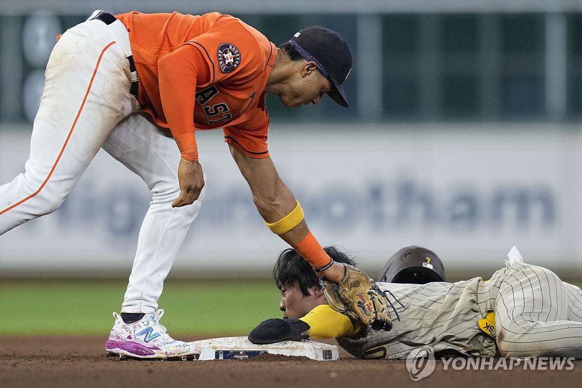 김하성, MLB 개인 한 경기 최다 타이 3도루…멀티히트에 2타점