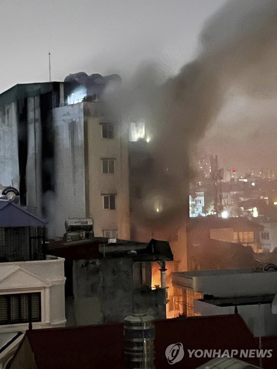 베트남 하노이 아파트 심야 화재로 10여명 사망