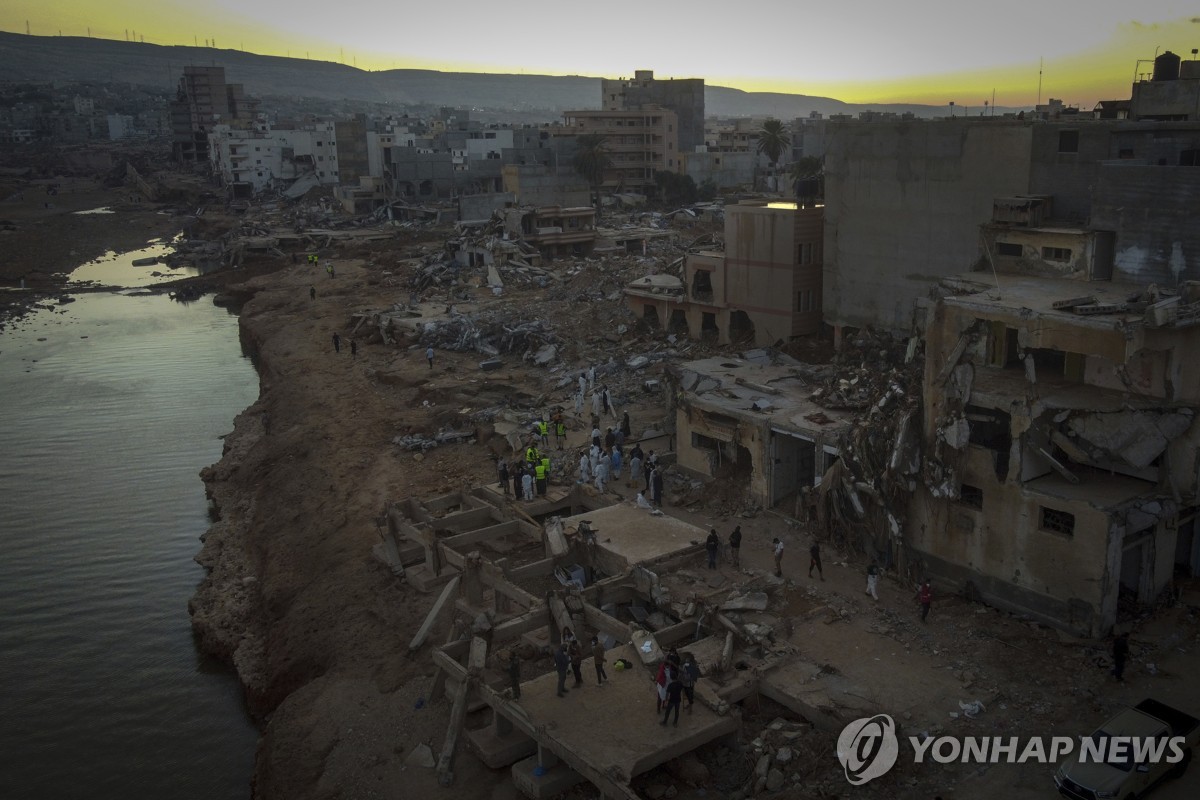 리비아, "시신 탓 전염병 돈다" 대홍수 도시 사실상 봉쇄