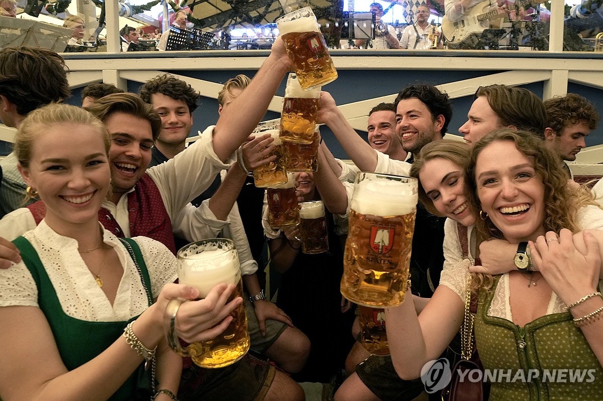 세계최대 맥주축제 옥토버페스트서 롤러코스터 추돌로 9명 부상