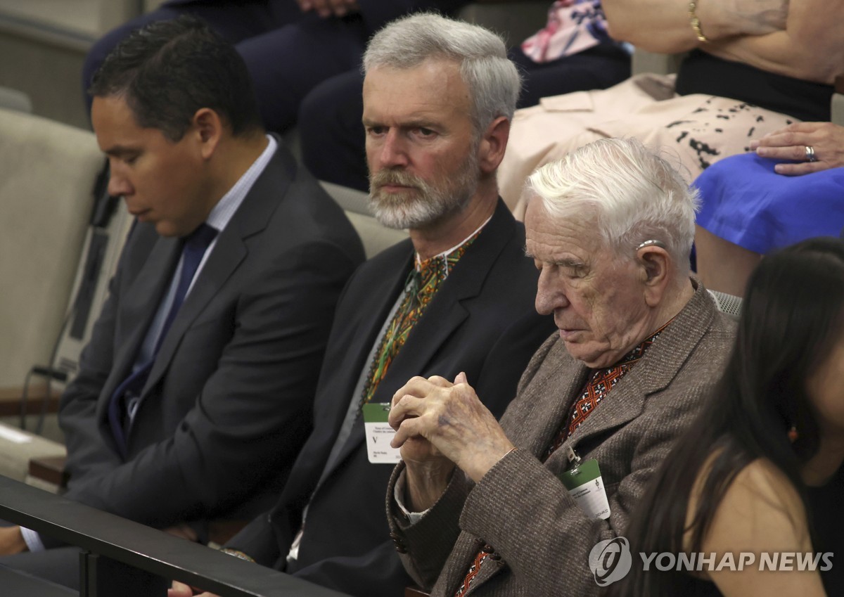 러, "젤렌스키 방문 때 나치를 '전쟁영웅' 소개" 加의회에 항의