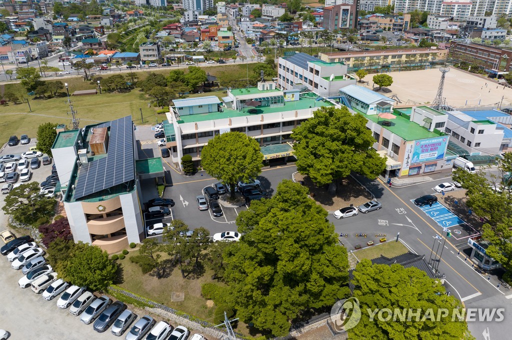 '국내 연수 간다며 해외여행' 의혹에…홍성군 "확인중"