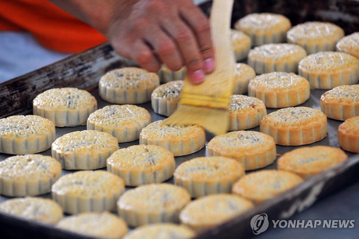 송편 먹는 추석·월병 먹는 중추절…"날은 같지만 서로 달라요"