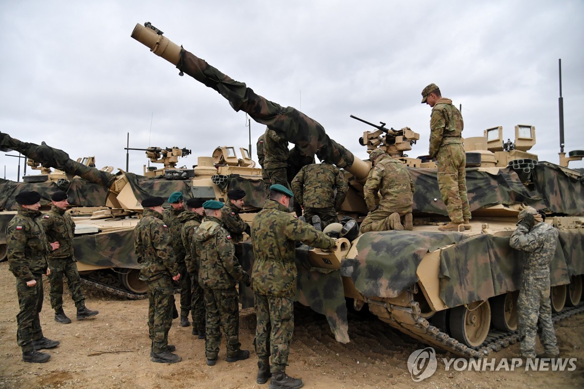 美에이브럼스 전차 우크라 도착…젤렌스키 "우리 군 강화 준비"