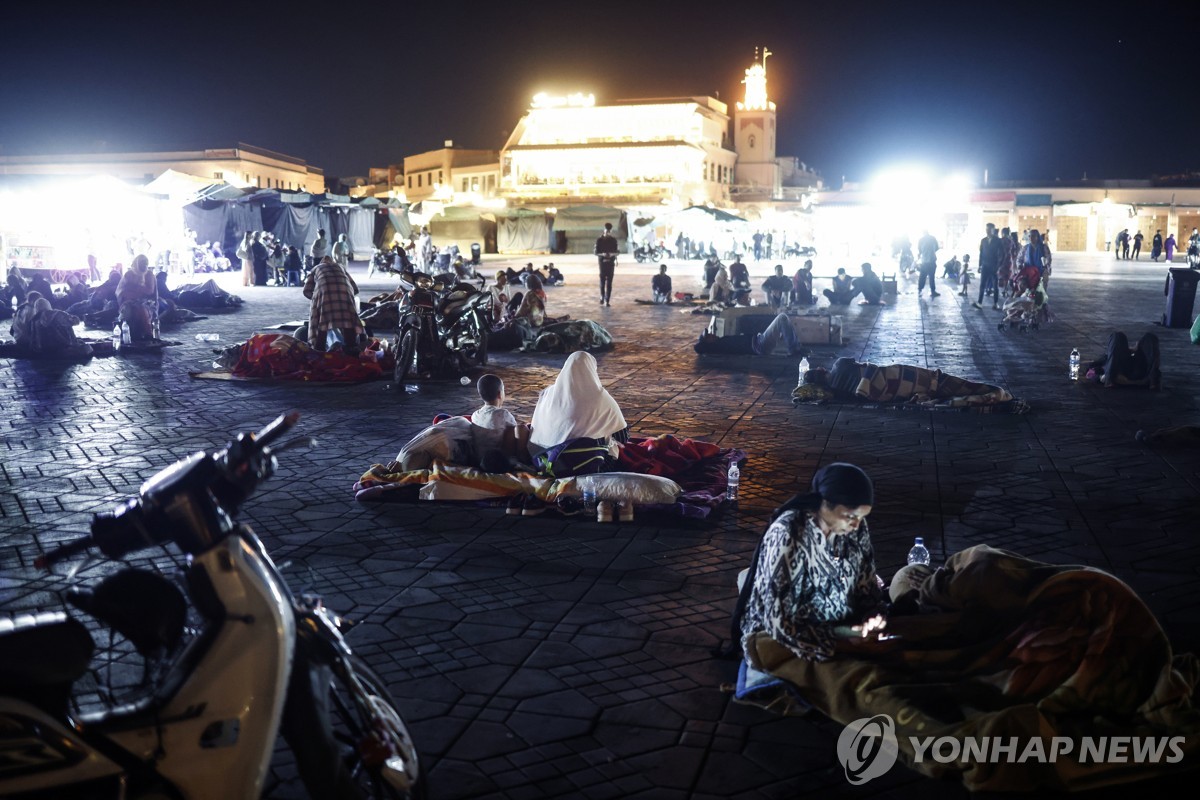 [모로코 강진] 주민 노숙하는데…'궁전 구경가자' 외국인 관광 재개