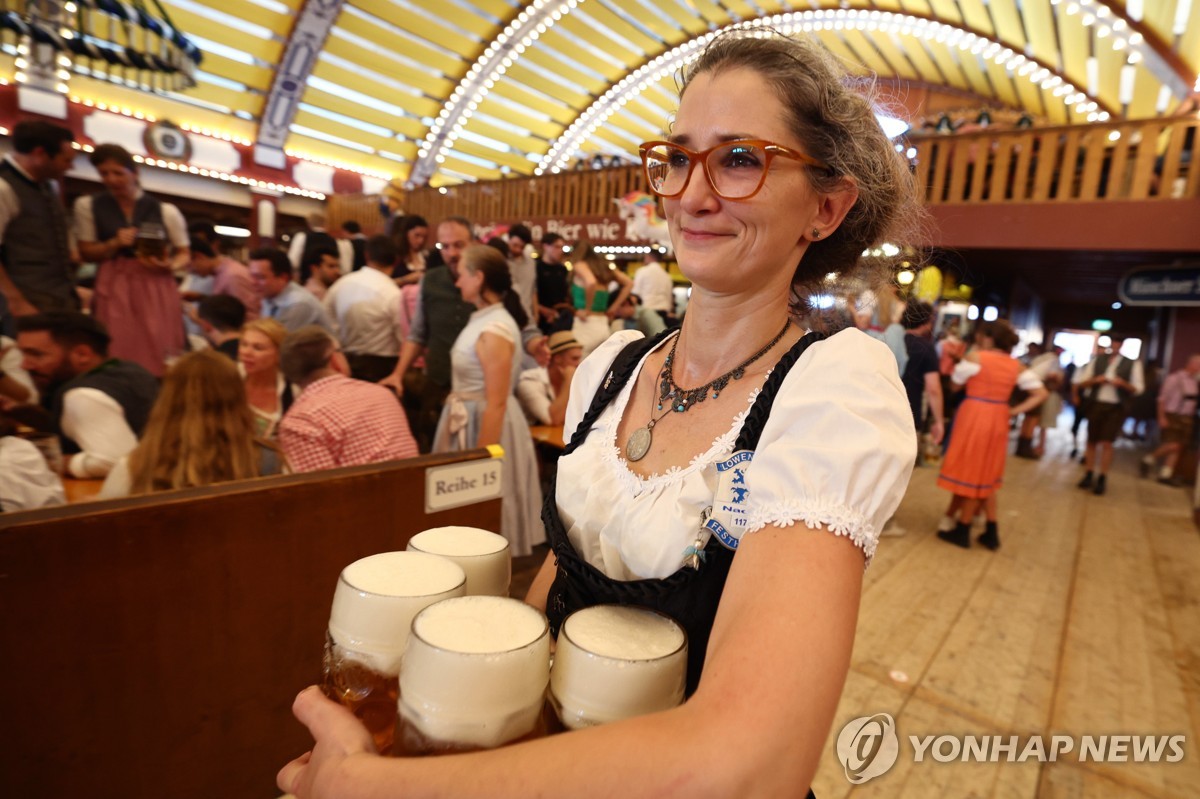 세계최대 맥주축제 옥토버페스트서 롤러코스터 추돌로 9명 부상