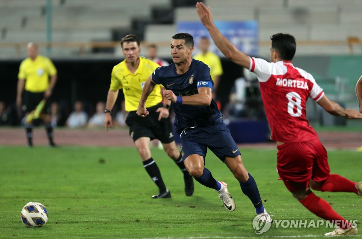 호날두 ACL 데뷔전…알나스르, 페르세폴리스에 2-0 승리