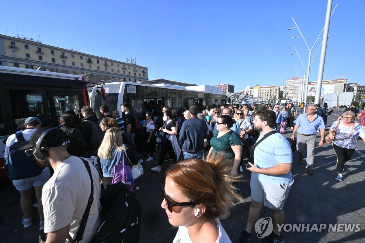 伊 나폴리 인근 화산지대서 40년만에 최대 지진…규모 4.2