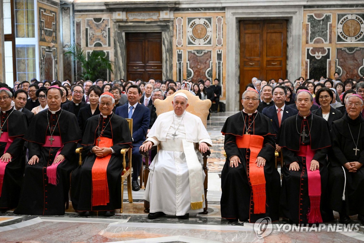 교황 "한국 순교자들, 어려운 시기 위로주는 영웅적 모범"
