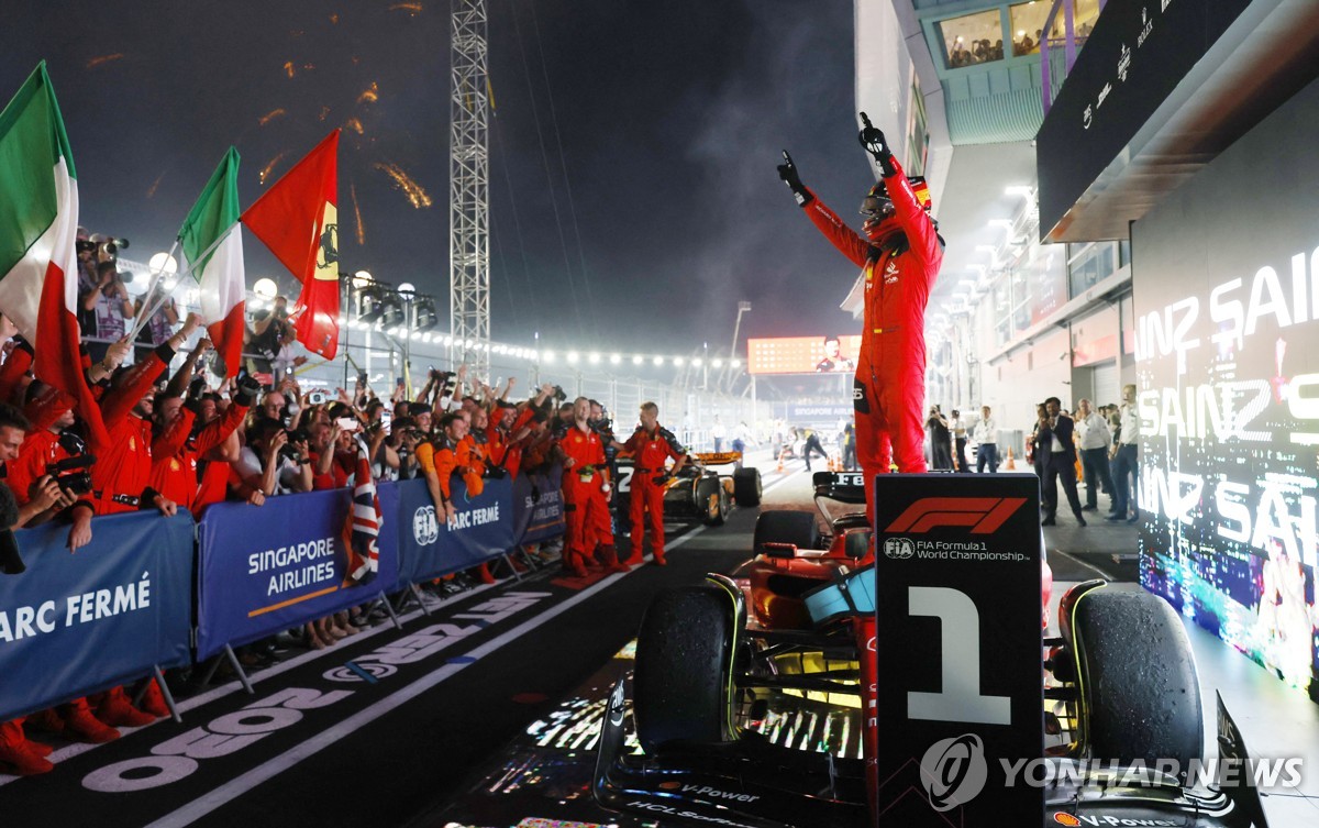 페르스타펀, 싱가포르 GP 5위 '11연승 실패'…사인스 첫 우승