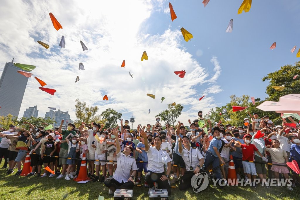 토요일 여의도한강공원에 1천개 종이비행기 뜬다…날리기 대회