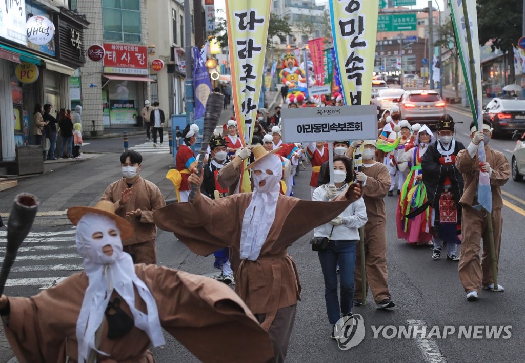 "할머니 제주를 잘 품어주세요"…제62회 탐라문화제 개최