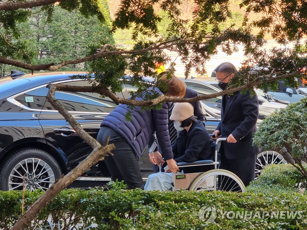 [고침] 사회('자녀 입시비리' 정경심, 추석연휴 앞두고 27…)