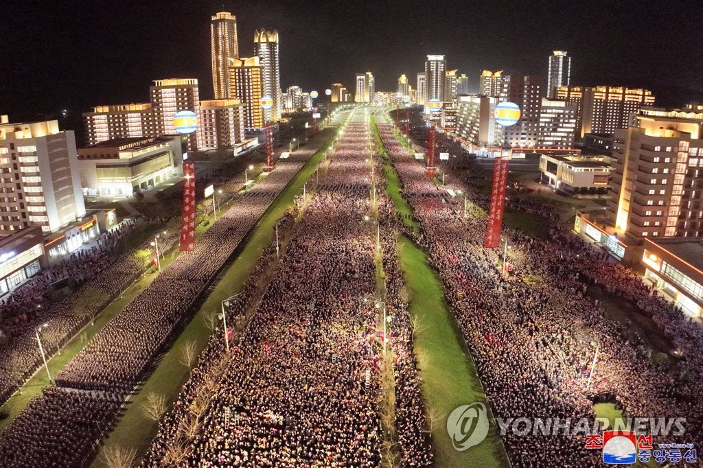 "인민행복 위한 창조물"…北매체, 주택건설 현장 집중 조명