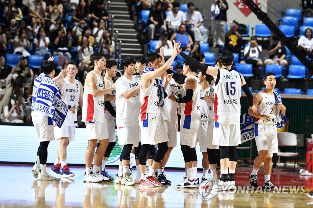 [아시안게임] '라건아 더블더블' 한국 남자농구, 카타르 꺾고 2연승