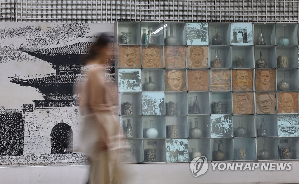 '강제 추행' 임옥상 작품 어쩌나…곳곳서 고심