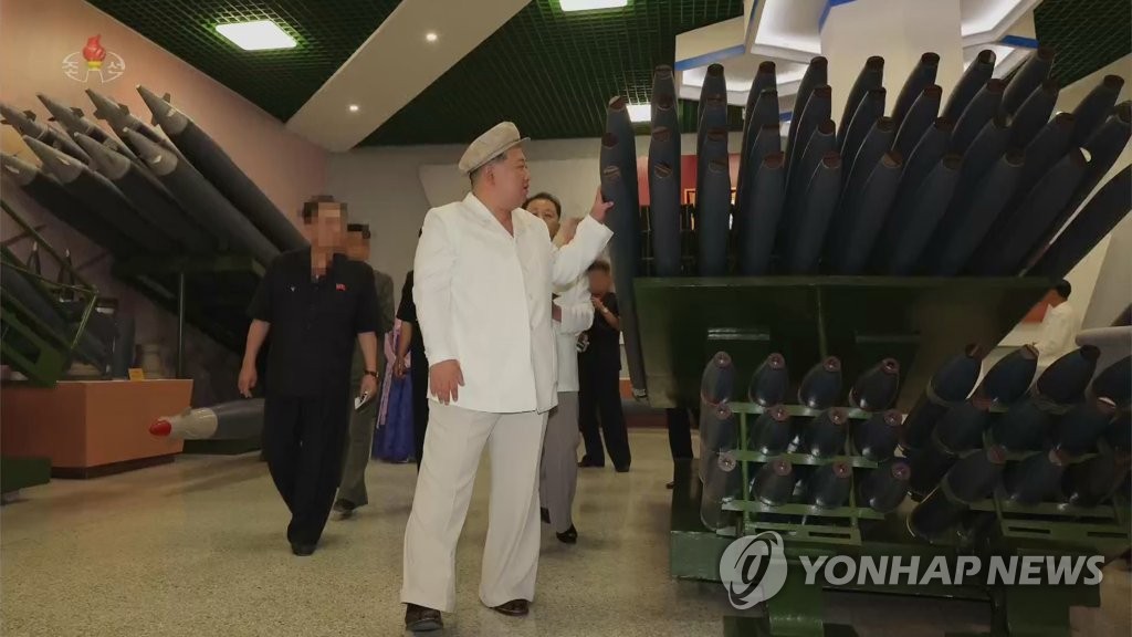 "북한 군수산업 200만명…러 무기주문 맞춰내고 경기부양 가능"