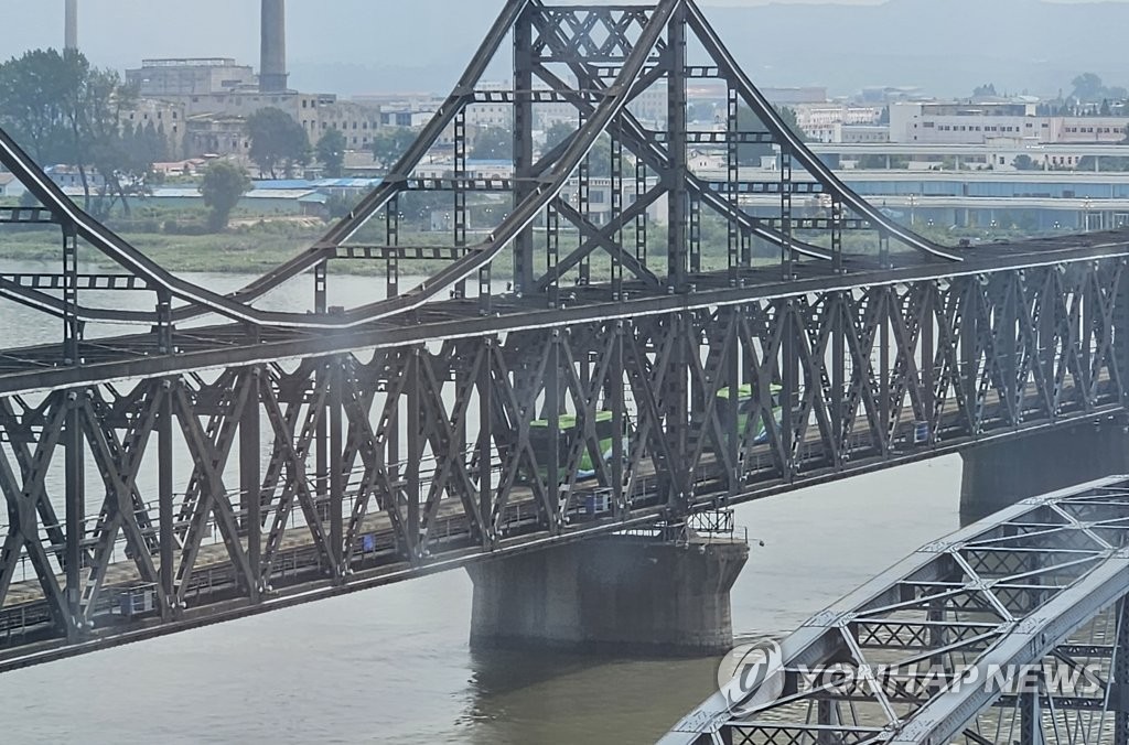 외국인 입국 허용한 북한…3년 8개월만에 국경 완전 개방