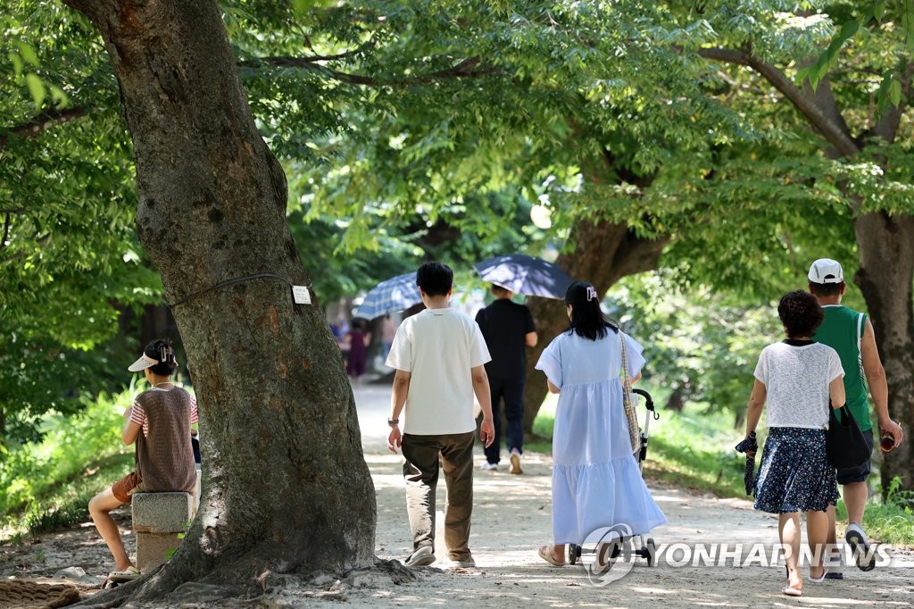 [내일날씨] 곳곳 30도 넘어 후텁지근…호남에 소나기