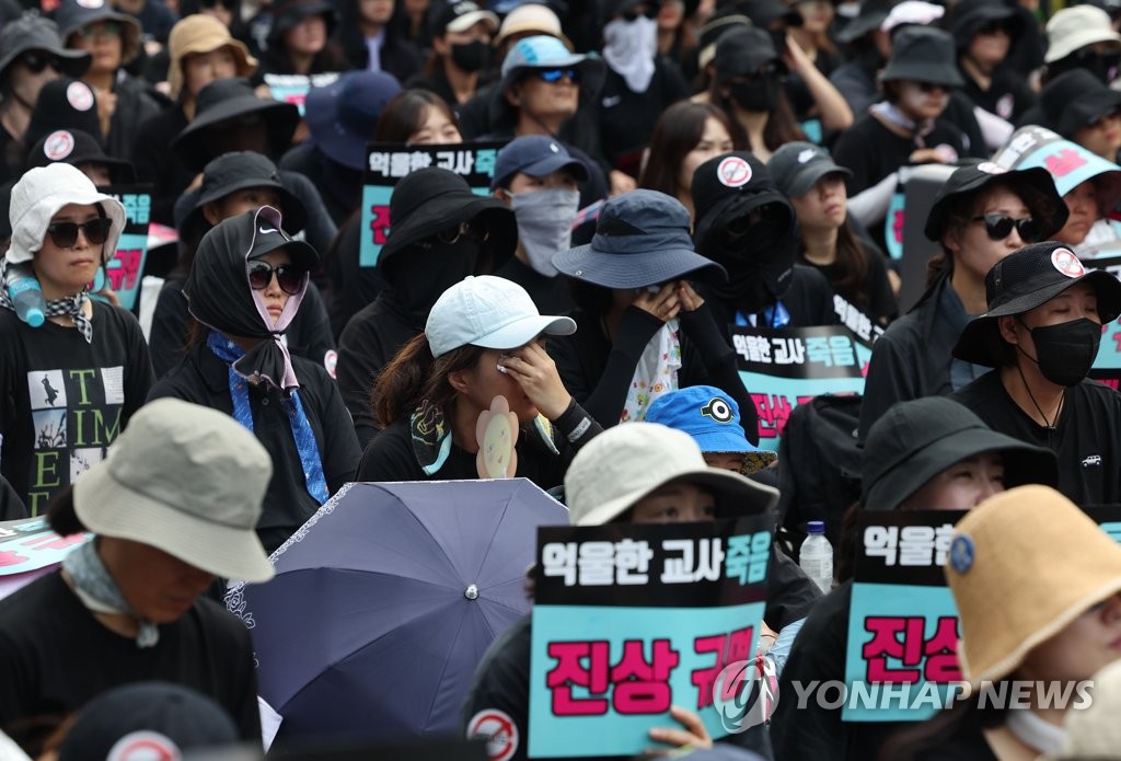 '교사 징계예고'에 野 "공산전체주의" 與 "교육 멈추지 말아야"