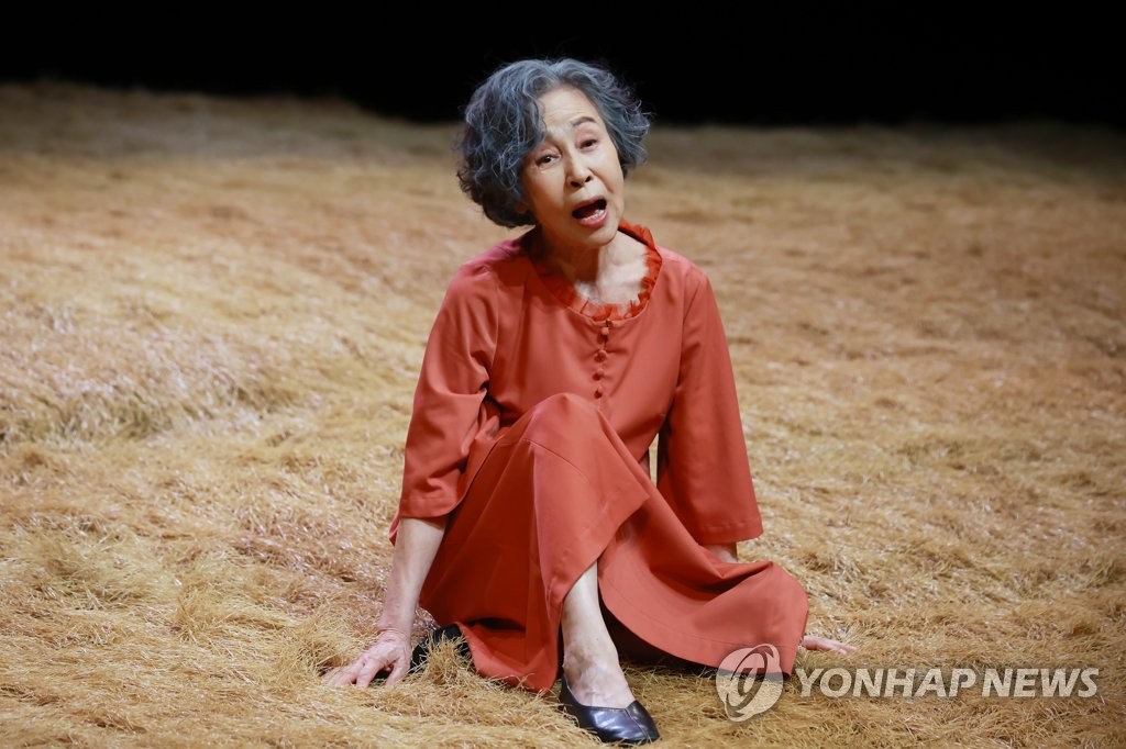 연극 '토카타' 마친 손숙 "데뷔 70주년 기념 무대가 벌써 걱정"