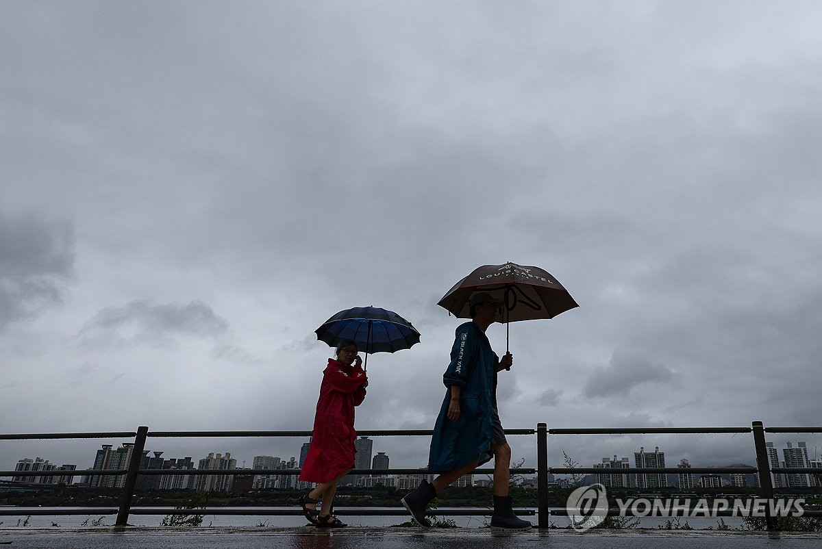 전북 흐리고 가끔 비…낮 기온 29∼32도