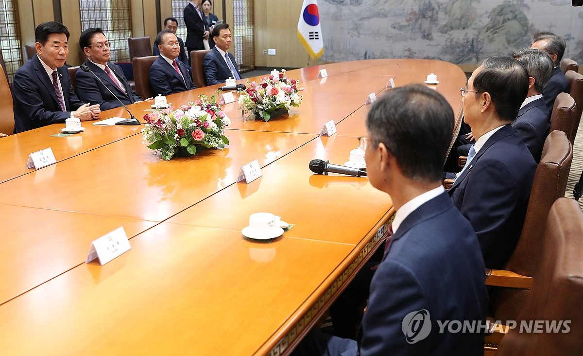 김의장 "여야, 대화·타협으로 문제 해결하도록 끝까지 중재"