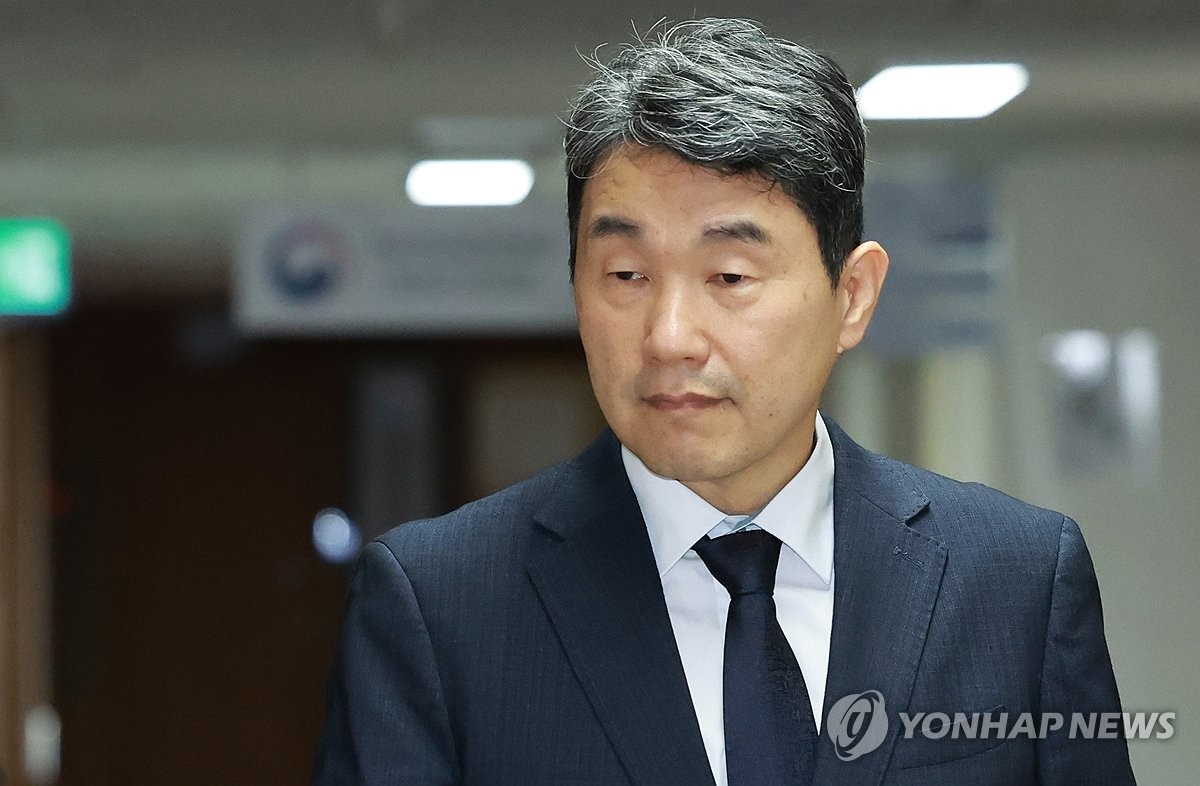 이주호, 추모제 참석교사 처벌 질문에 "갈등보단 힘 합쳐서"