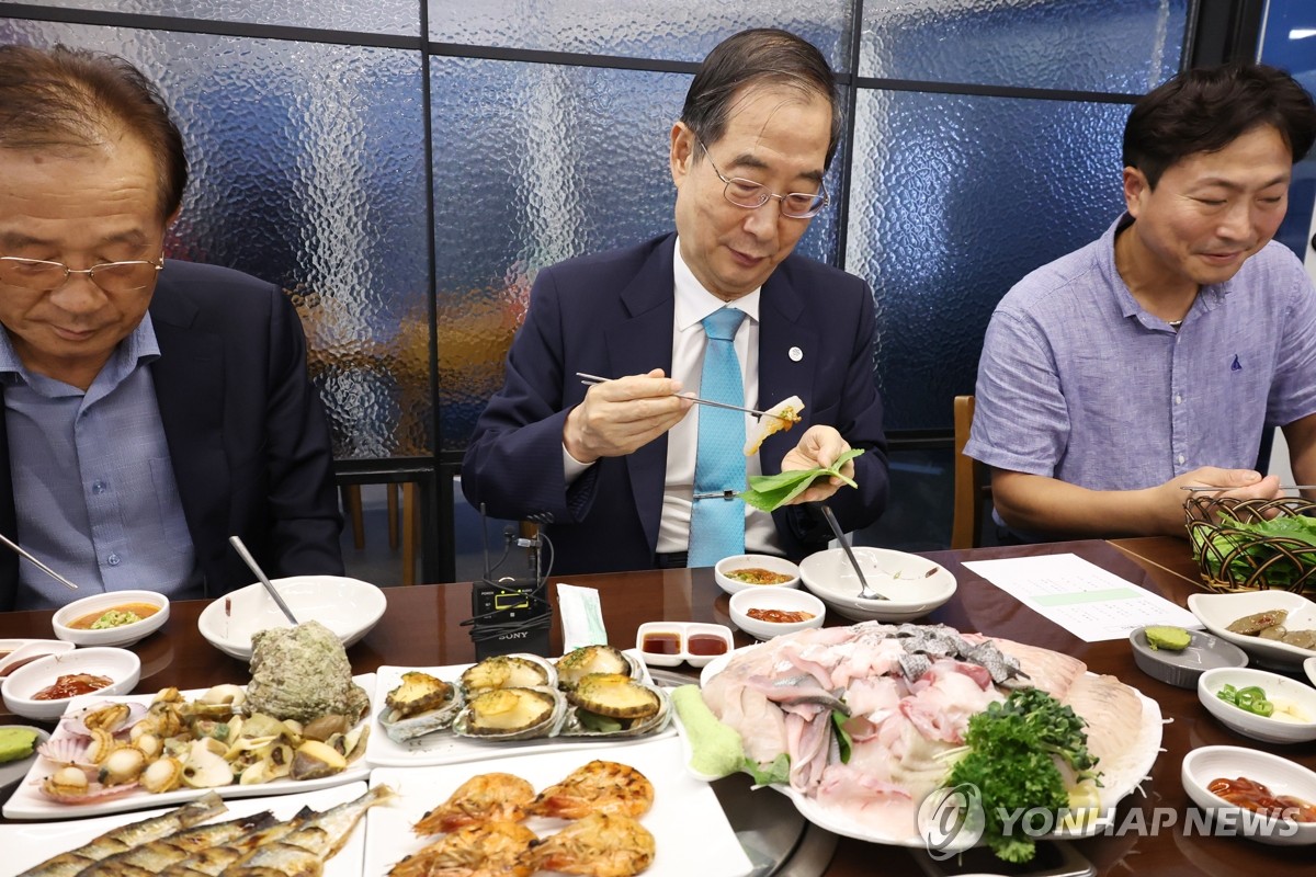 한총리 "오염수 문제 100만 수산인 생명 달려…과학적 토론해야"