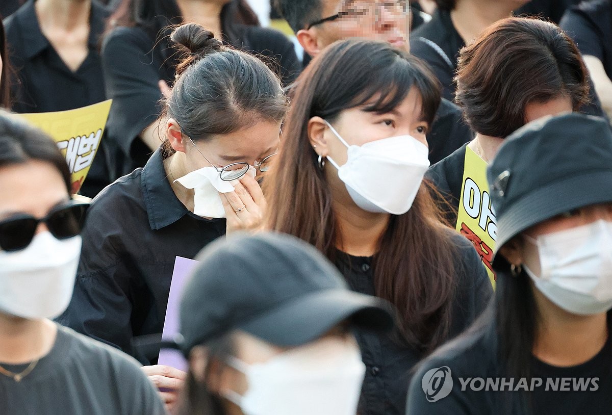 검은 옷 입은 제주 교사 1천명도 '공교육 멈춤의 날'