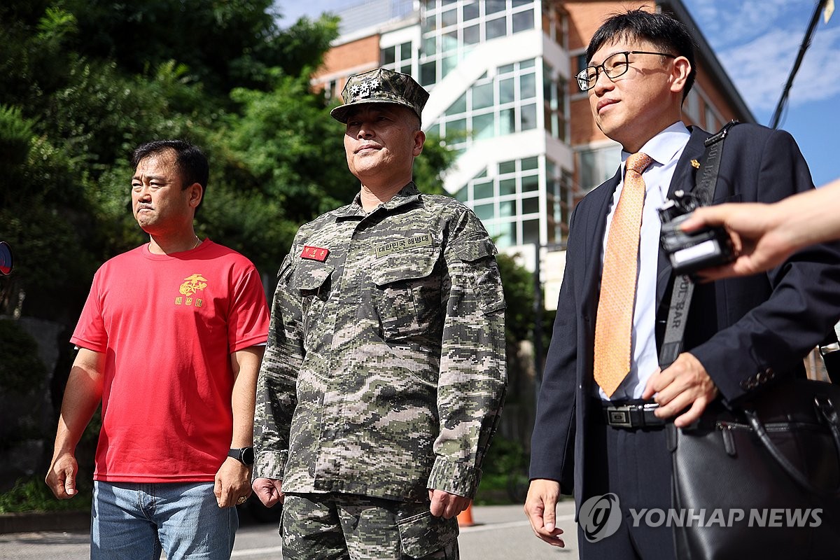 前수사단장 군검찰 출석…"성실히 진술하겠다, 分단위 기록있어"(종합)