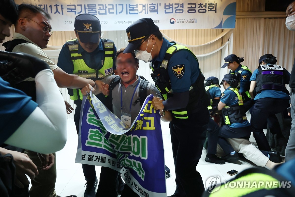 4대강 보 존치 물관리계획 공청회, 환경단체 해산 후 진행(종합)