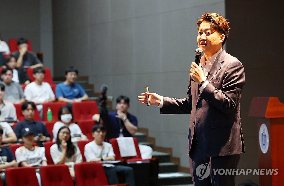 이준석 "尹정부, 나만의 낭만에 빠져…위험한 현상"