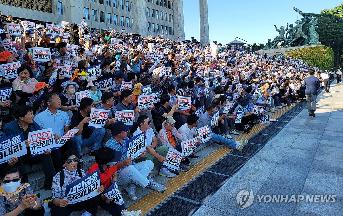 "잼버리 희생양"…민주, 새만금 예산삭감 강력 반발해 대거 삭발